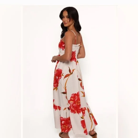 WHITE CLOSET ELEMETS Chic Floral Maxi Dress in Red and White - Picture 4 of 8